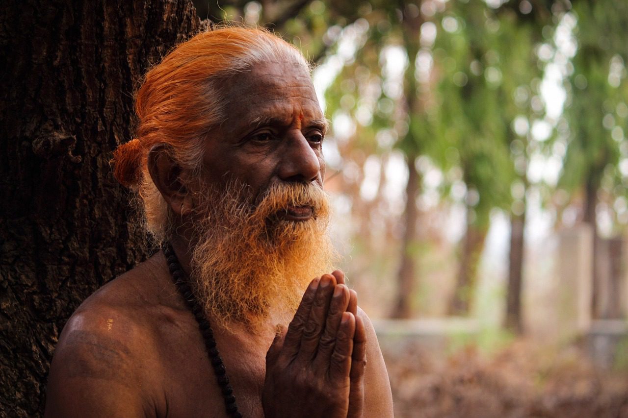 ईश प्रार्थना बल देती है