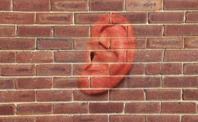दीवारों के कान