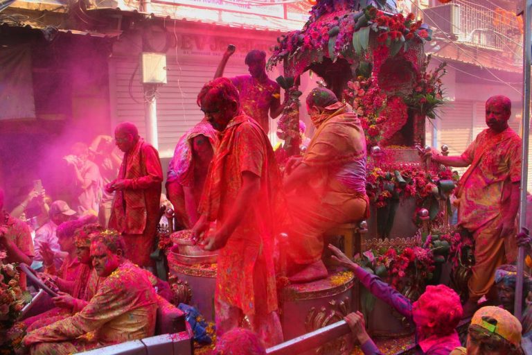 Essay in Hindi on holi