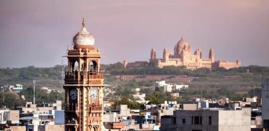 Poem ghanta ghar ki char ghadi