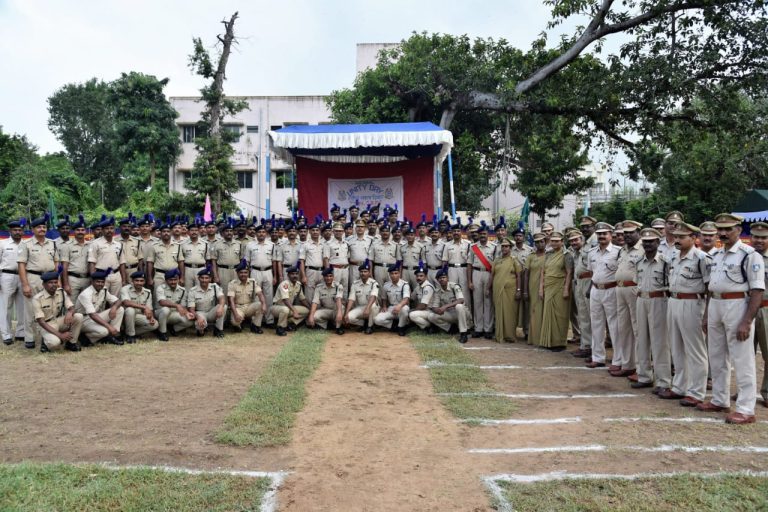 Hindi poem on khaki