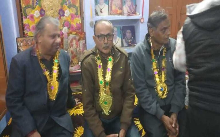 गणतंत्र दिवस की पूर्व संध्या पर  कवि गोष्ठी एवं मुशायरा हुआ