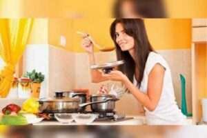 Kavita Apni Khichdi alag Pakana