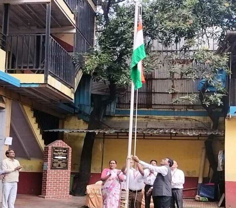 योगीराज श्री कृष्ण विद्यालय में स्वतंत्रता दिवस समारोह: सांस्कृतिक कार्यक्रम के बीच राष्ट्रभक्ति पर बल