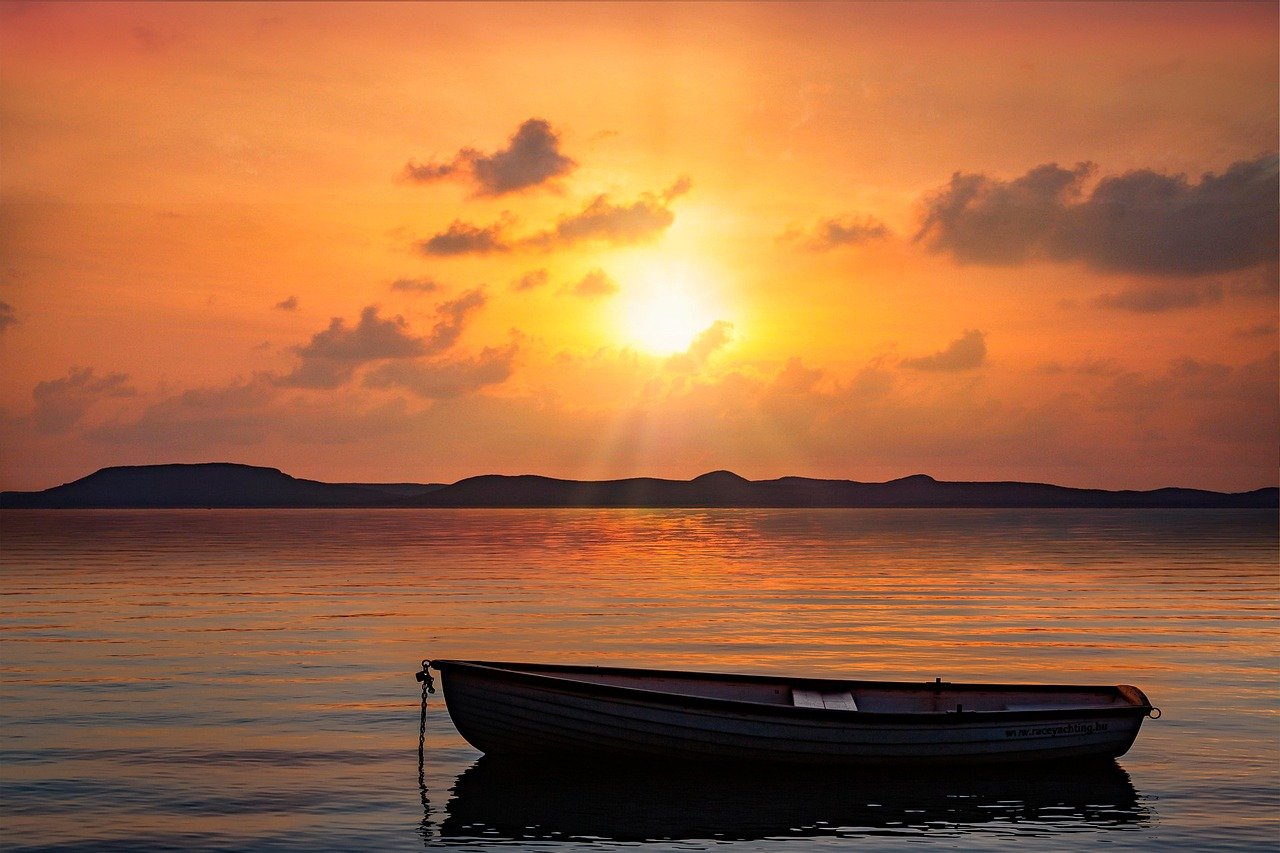 आते हैं लोग फ़क़त हमको गिराने के लिए